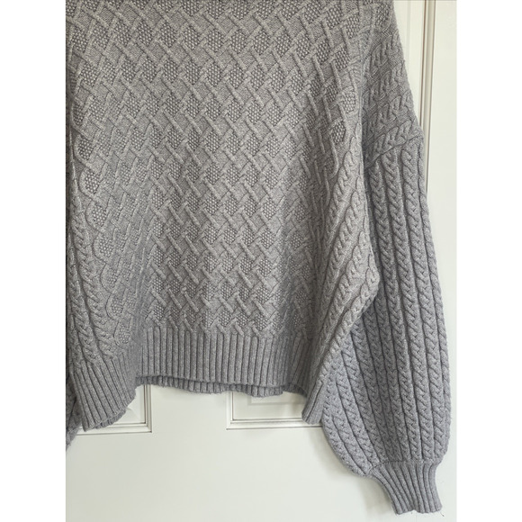 Elie. Tahari Women's Gray Cable Knit Turtleneck Sweater Sz L Balloon Slvs Cozy - Picture 3 of 11
